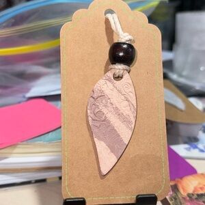Feather Clay necklace NeW stamped‎ handmade